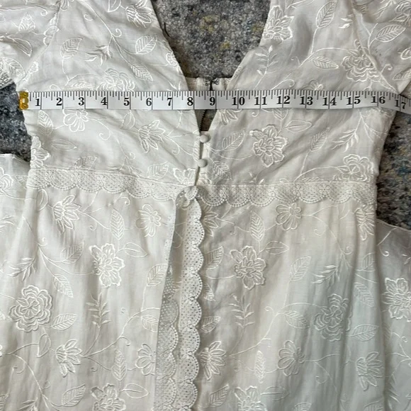 Alice‎ + Olivia Off White Stori White Eyelet Midi Dress Size 6 NWOT - Picture 13 of 14